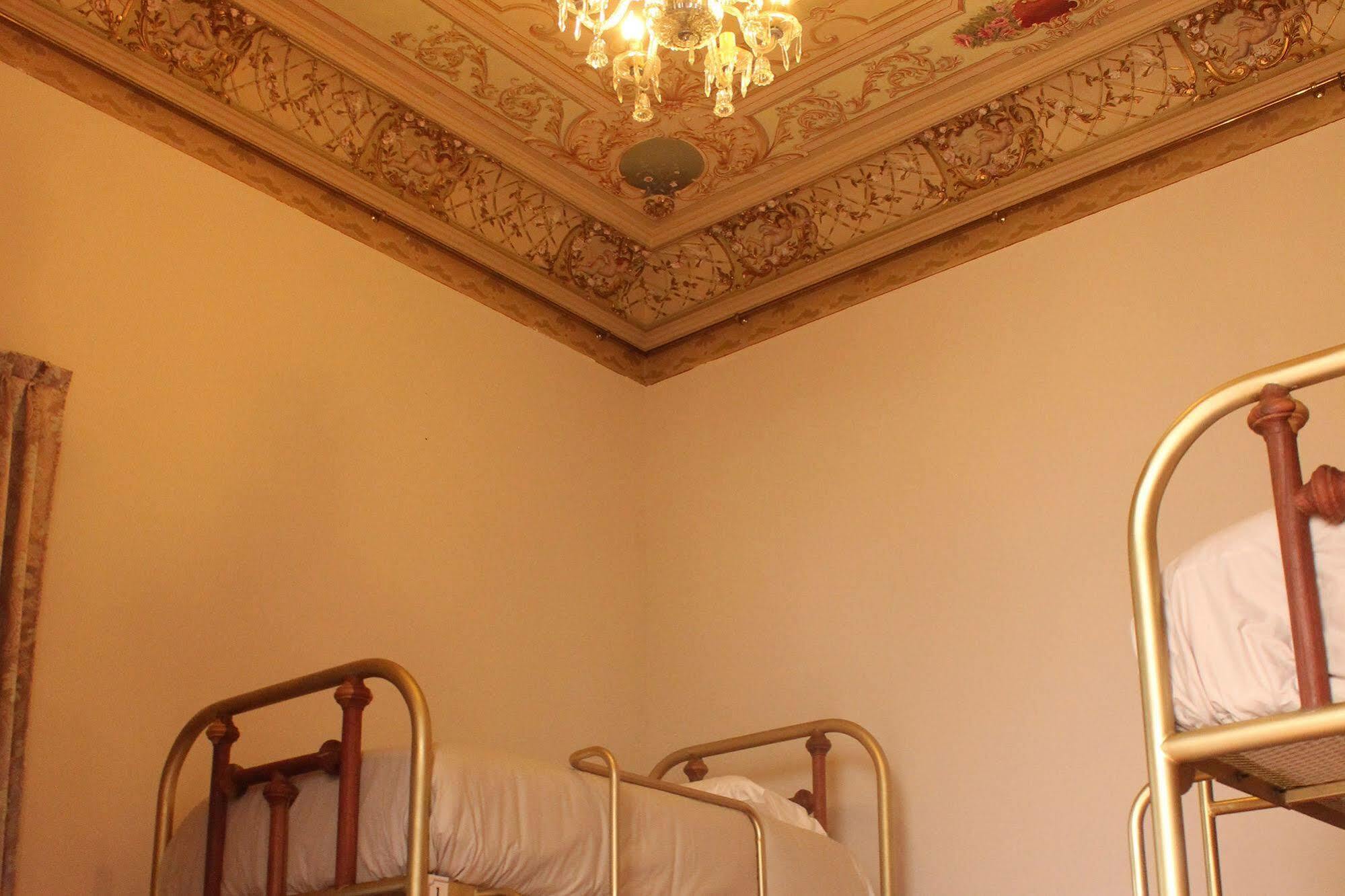 Leonora Hostal 푸에블라 외부 사진