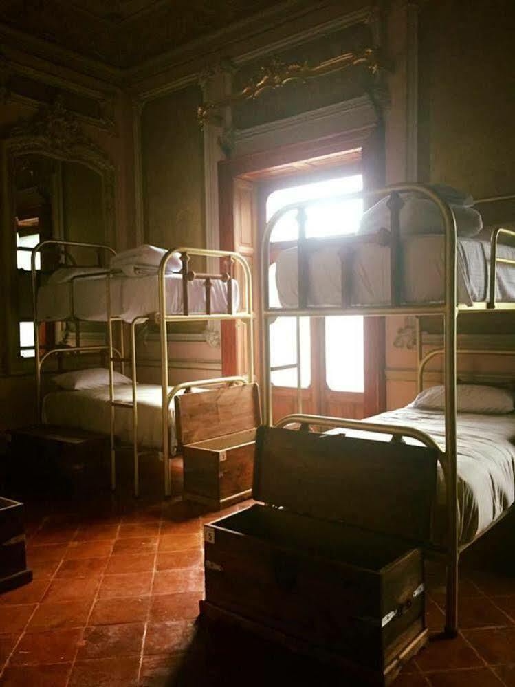 Leonora Hostal 푸에블라 외부 사진