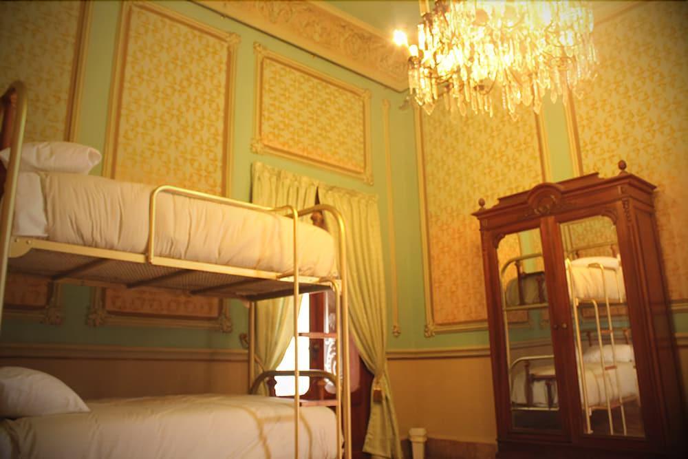 Leonora Hostal 푸에블라 외부 사진